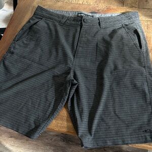 O’Neill Men’s Charcoal Pinstripe Shorts – Size 32 | Golf, Streetwear, Summer